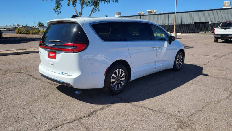 2024 Chrysler Pacifica Plug-In Hybrid Select