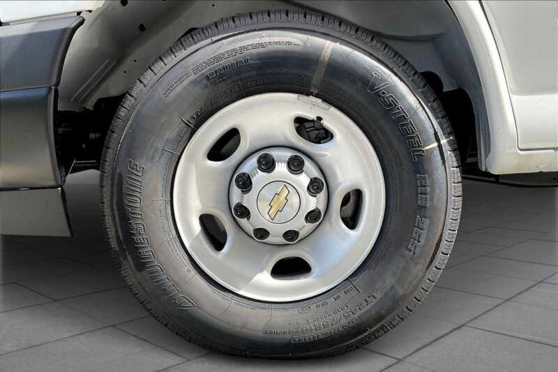 2025 Chevrolet Express 2500