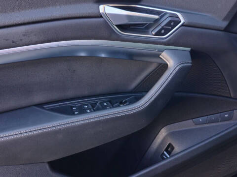 2022 Audi e-tron quattro Premium