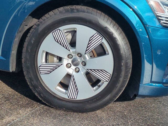 2019 Audi e-tron quattro Prestige