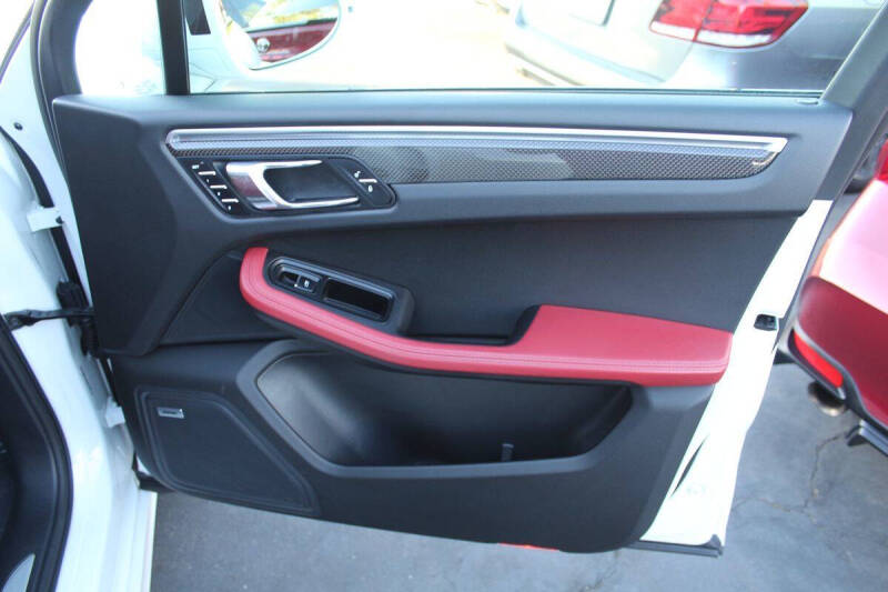 2017 Porsche Macan
