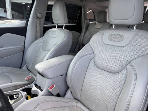 2019 Jeep Cherokee Overland