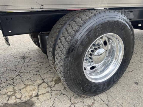 2009 Peterbilt 335