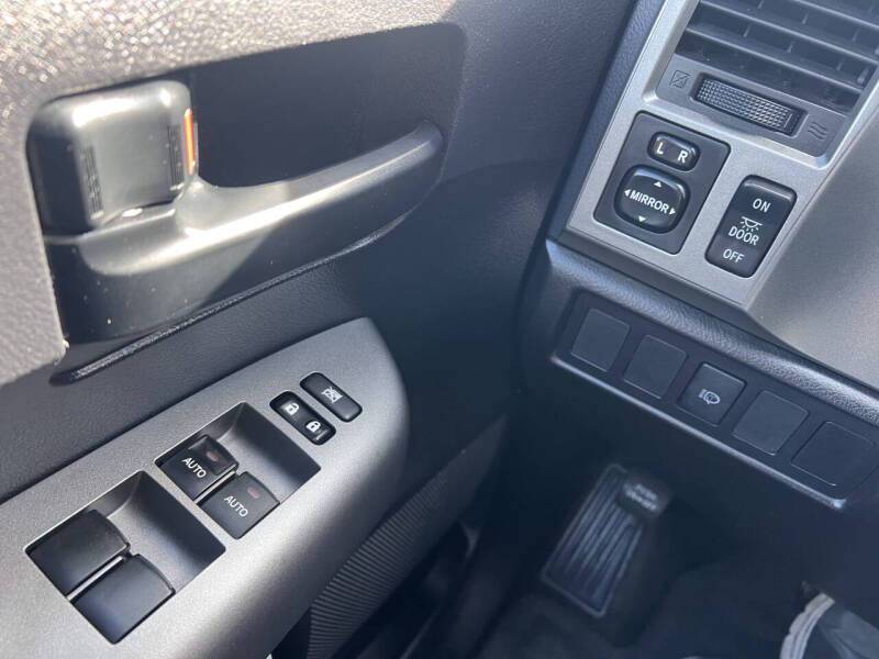 2015 Toyota Sequoia SR5