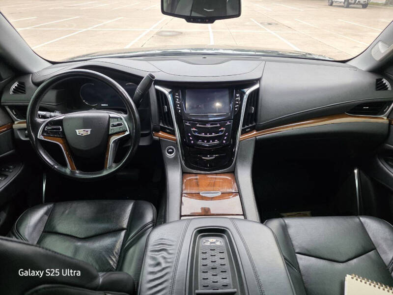 2017 Cadillac Escalade Standard