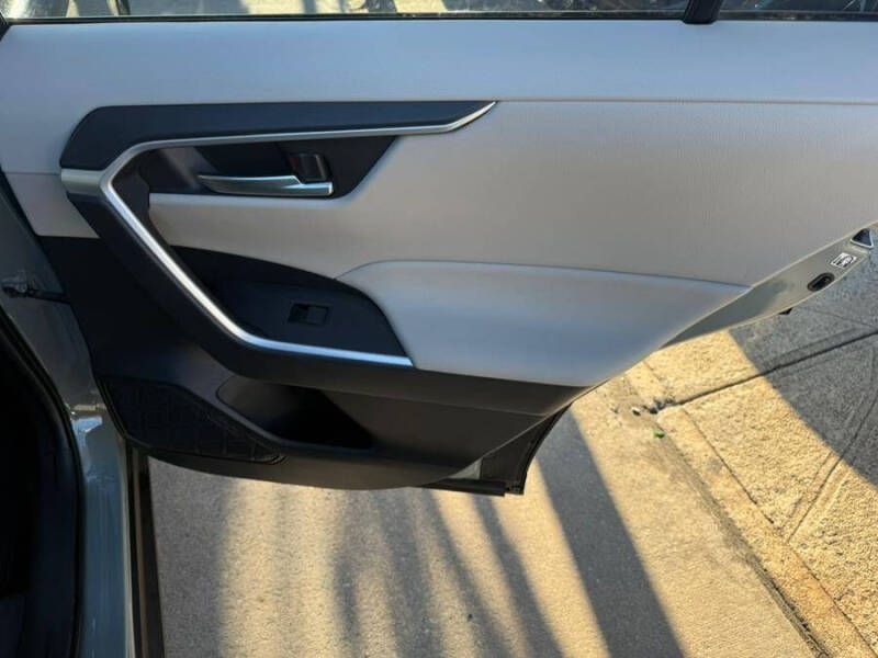 2020 Toyota RAV4 Hybrid XLE