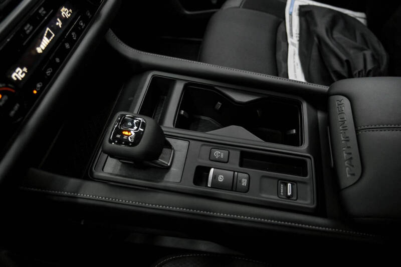 2025 Nissan Pathfinder S