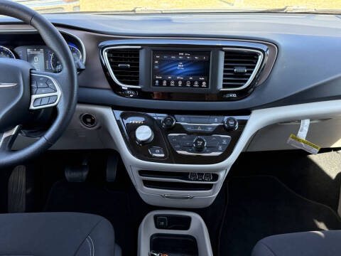 2021 Chrysler Voyager L