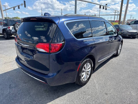 2017 Chrysler Pacifica Touring-L