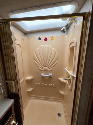 2000 Winnebago Adventurer