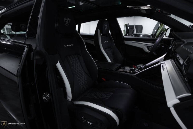 2023 Lamborghini Urus S
