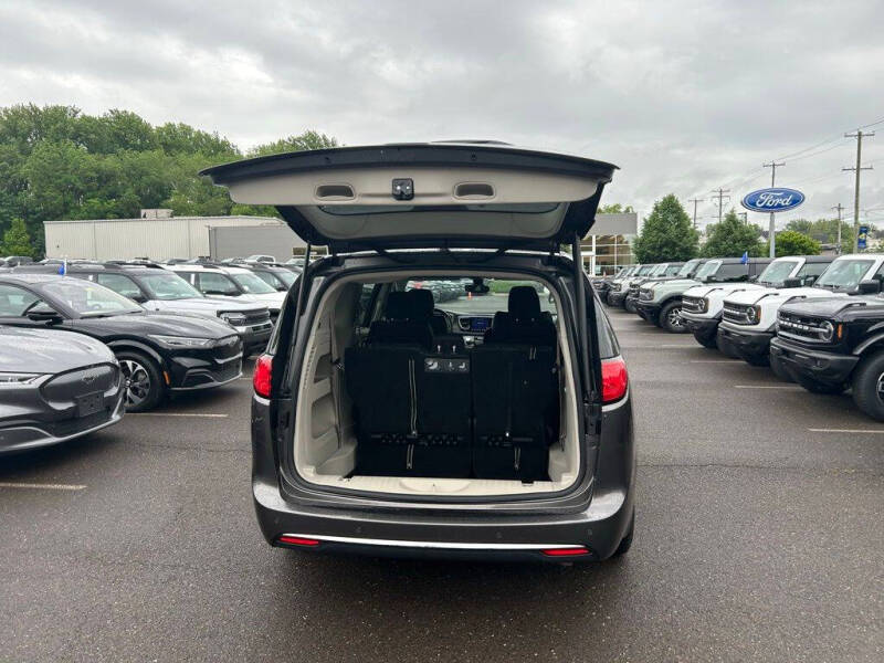 2017 Chrysler Pacifica Touring-L
