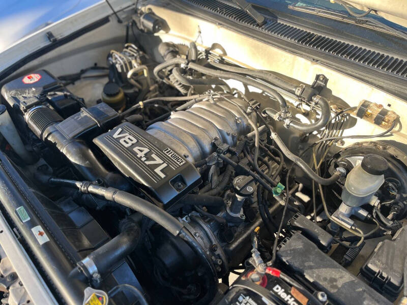 2004 Toyota Sequoia SR5