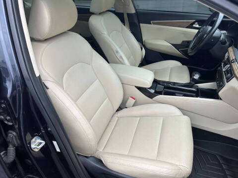 2017 Kia Cadenza Premium