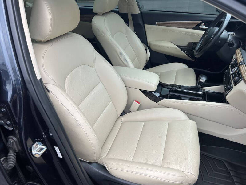 2017 Kia Cadenza Premium