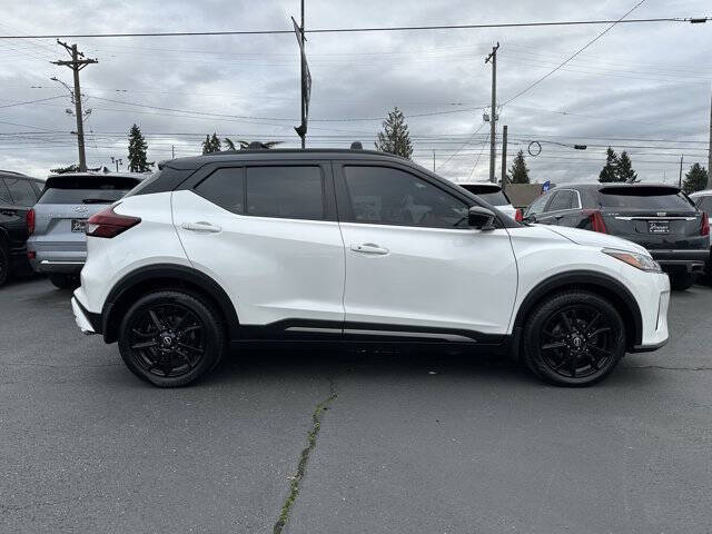 2023 Nissan Kicks SR