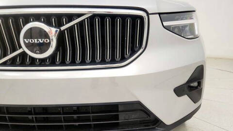 2025 Volvo XC40 B5 Plus Bright Theme
