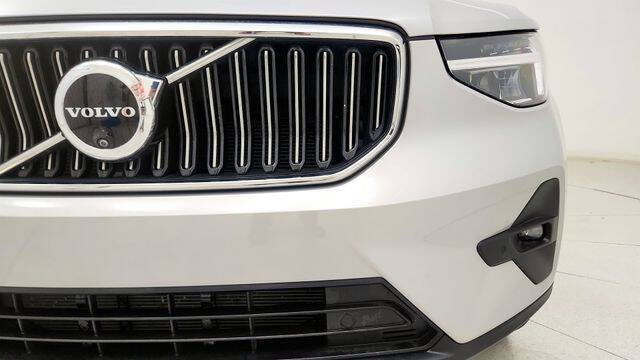 2025 Volvo XC40 B5 Plus Bright Theme