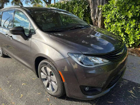 2018 Chrysler Pacifica Hybrid Limited