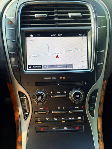 2019 Lincoln Nautilus Select