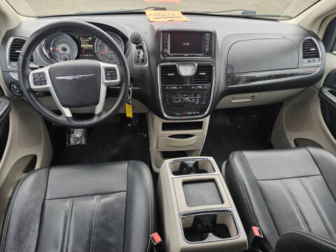 2016 Chrysler Town and Country Touring