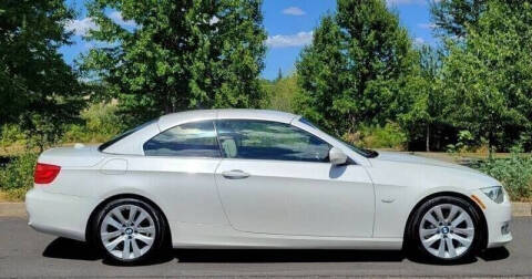 2012 BMW 3 Series for sale at CLEAR CHOICE AUTOMOTIVE in Milwaukie OR
