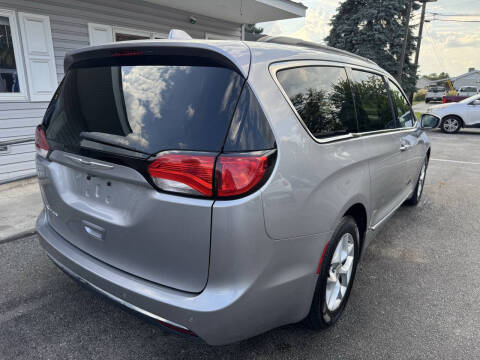 2017 Chrysler Pacifica Touring-L