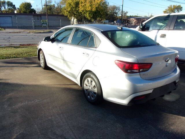 2019 Kia RIO S photo 3