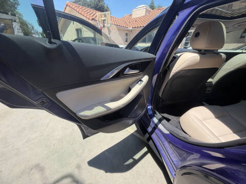 2017 Infiniti QX30 Premium