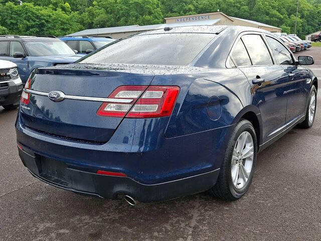 2017 Ford Taurus SE