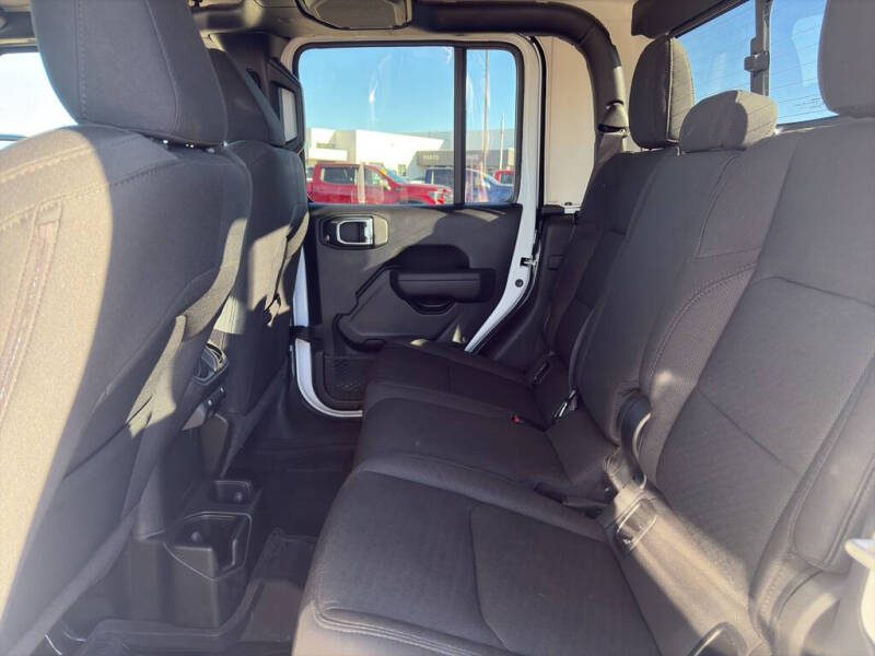 2022 Jeep Gladiator Sport