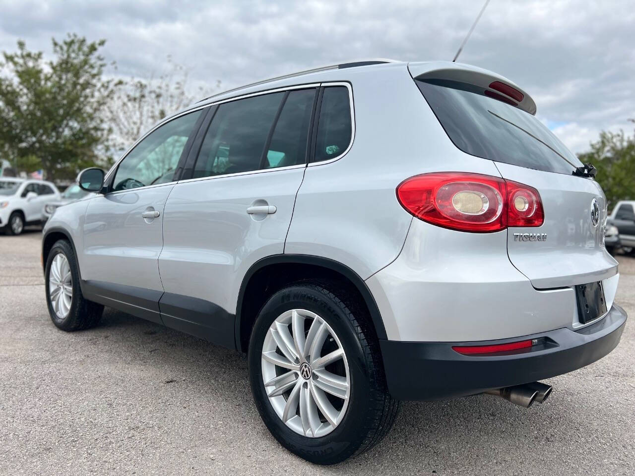 2011 Volkswagen Tiguan for sale at J-R Auto Sales LLC in Houston, TX