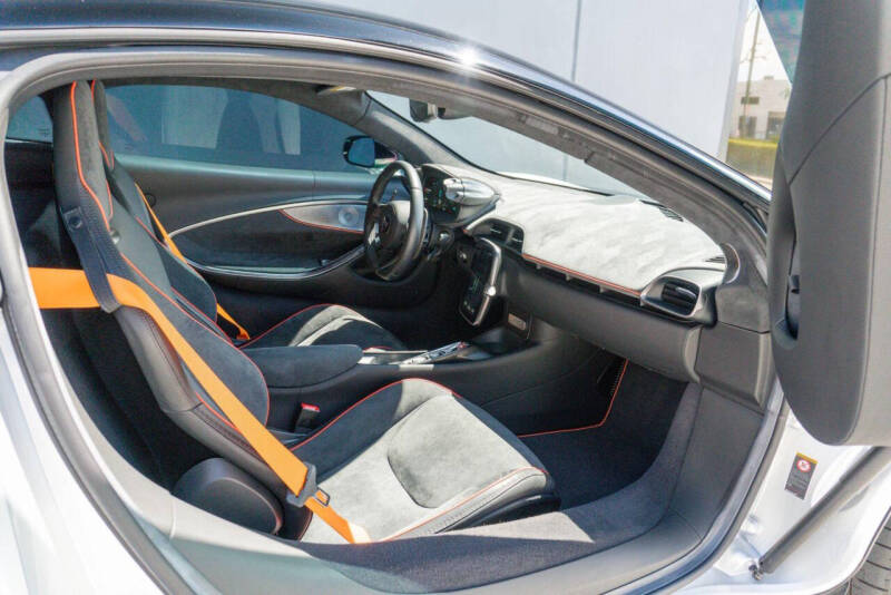 2023 McLaren Artura
