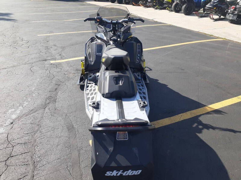 2019 Ski-Doo MXZ® Blizzard™ 600R