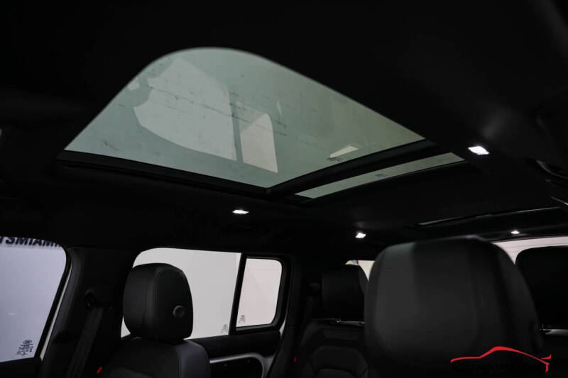 2023 Land Rover Defender 130 X-Dynamic SE