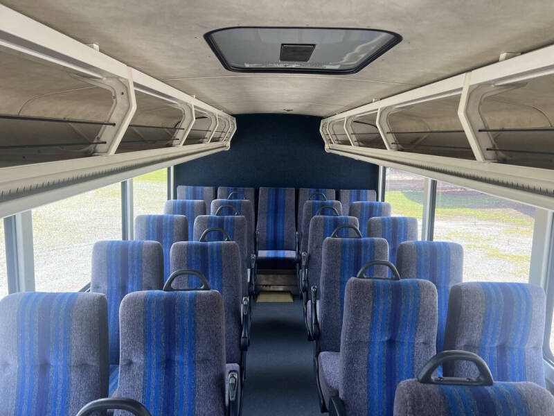 2004 Motor Coach Industries D4500