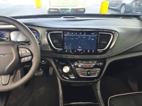 2023 Chrysler Pacifica Plug-In Hybrid Limited