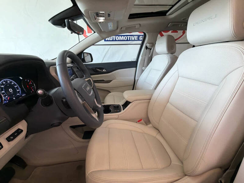 2023 GMC Acadia Denali