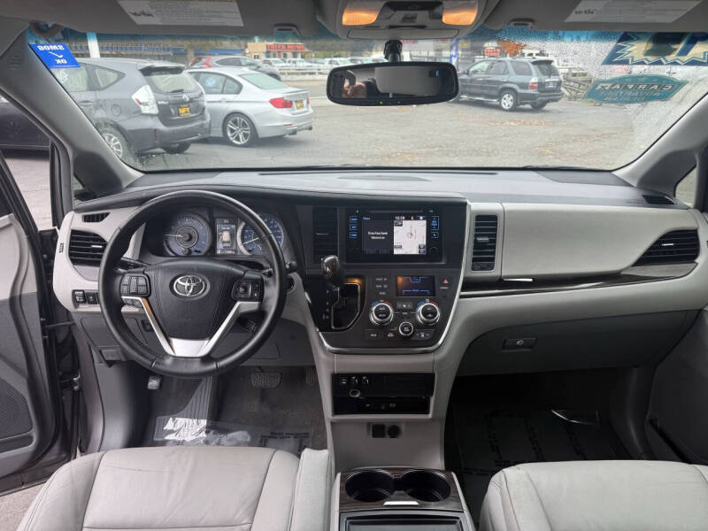 2015 Toyota Sienna XLE Premium 8-Passenger