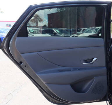 2024 Hyundai Elantra SE