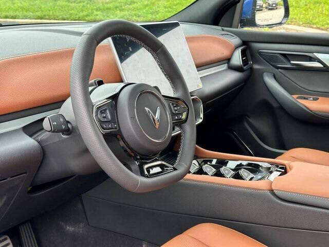 2025 VinFast VF8 Plus