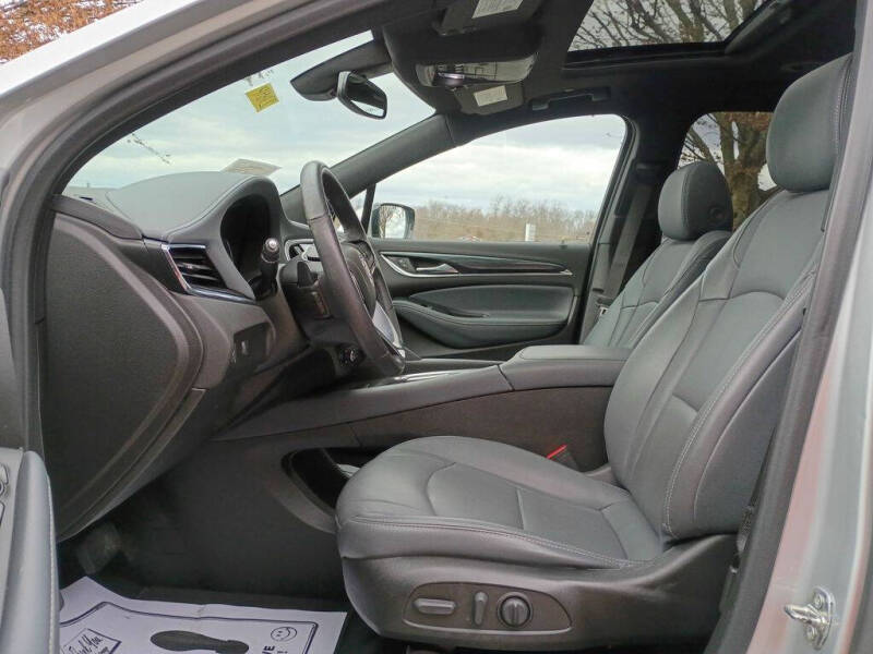 2022 Buick Enclave Essence