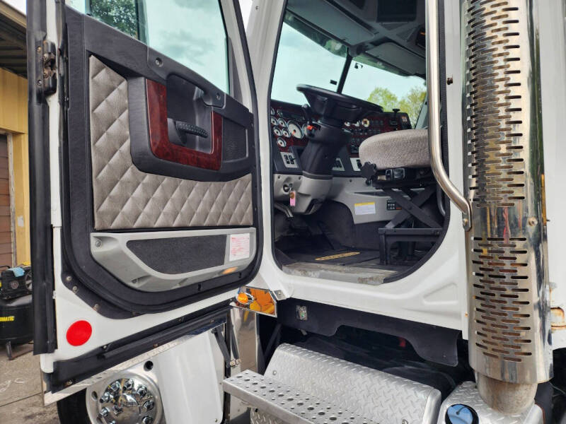 2012 Freightliner CORONADO