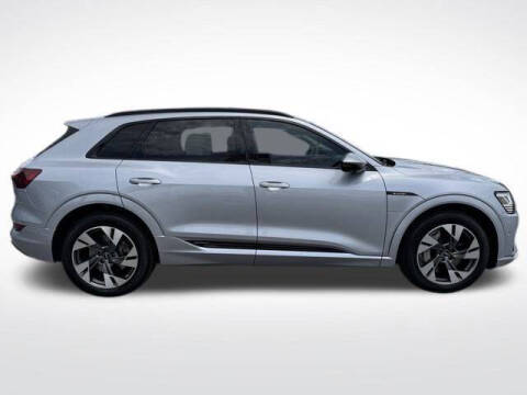 2022 Audi e-tron quattro Premium