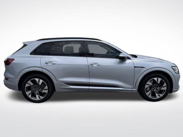 2022 Audi e-tron quattro Premium