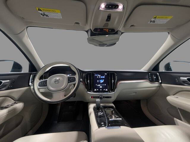 2022 Volvo S60 Recharge T8 R-Design Expression