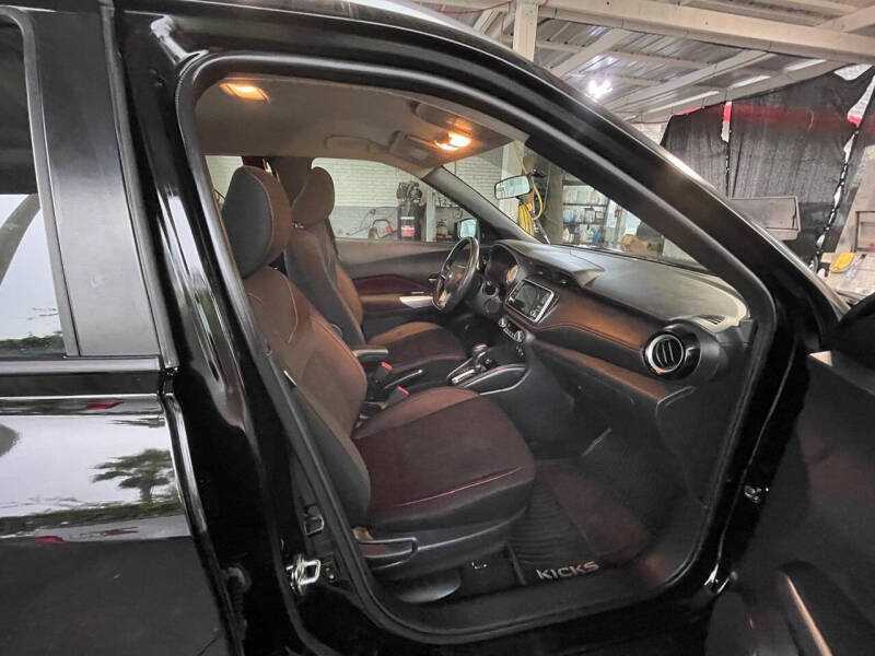 2019 Nissan Kicks SR