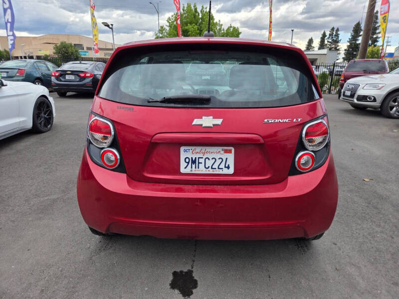 2016 Chevrolet Sonic LT Auto
