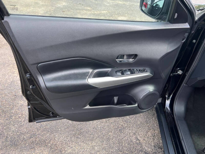 2020 Nissan Kicks SR