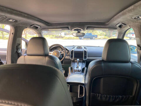 2013 Porsche Cayenne GTS